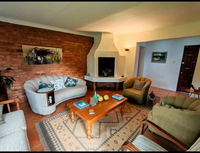 5 BEDROOM HOUSE FOR SALE IN ROOIHUISKRAAL
